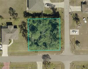 800 W 9th ST, Lehigh Acres, FL 33972