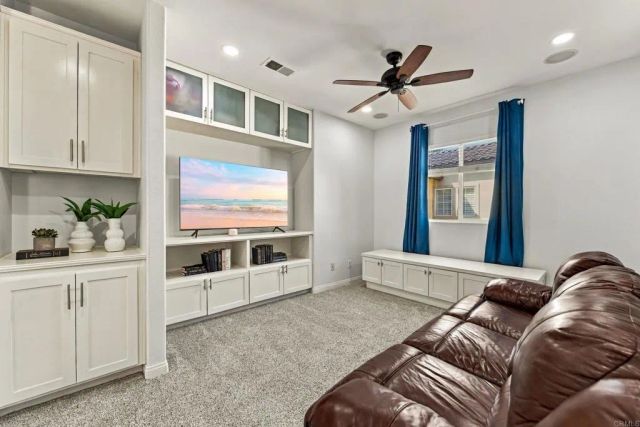 7427 Healis Place, San Diego, CA 92129