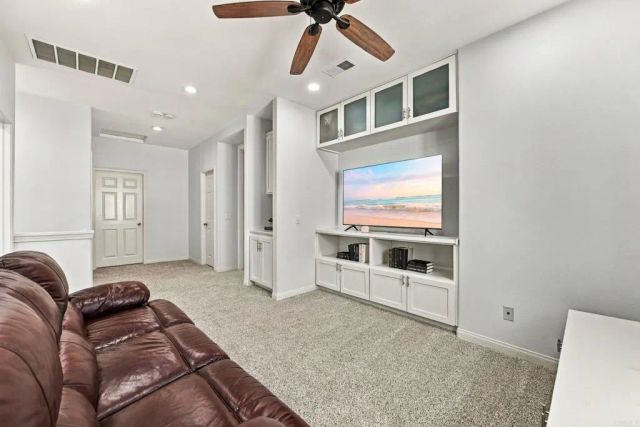 7427 Healis Place, San Diego, CA 92129