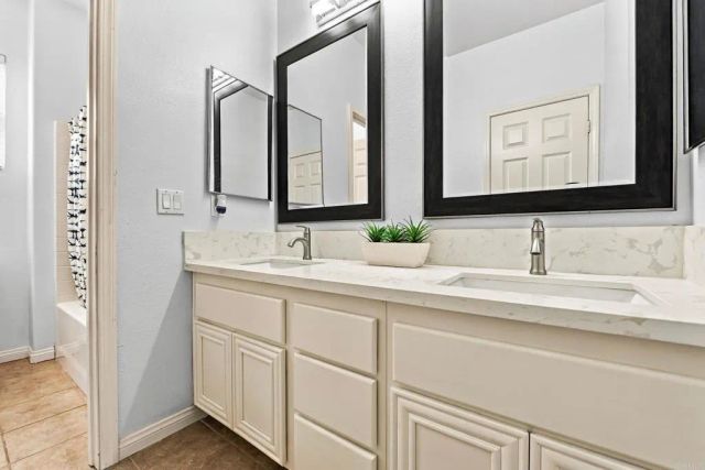 7427 Healis Place, San Diego, CA 92129