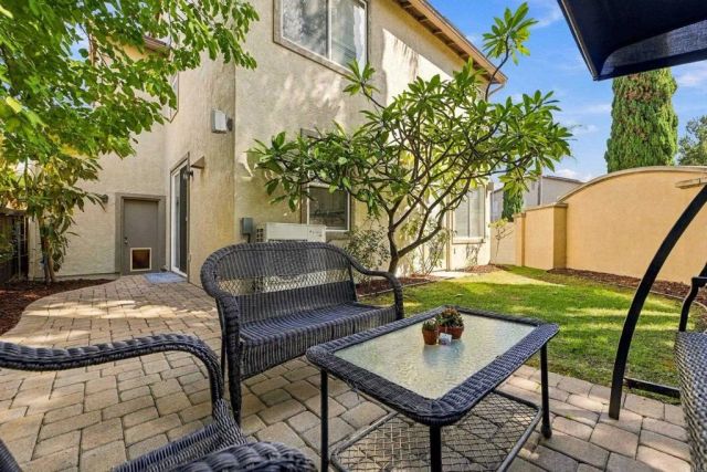 7427 Healis Place, San Diego, CA 92129