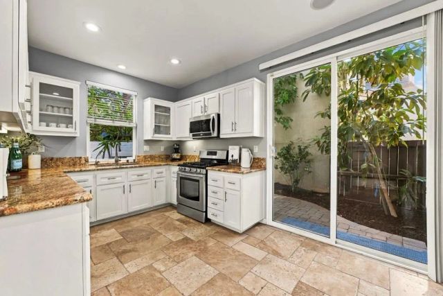 7427 Healis Place, San Diego, CA 92129