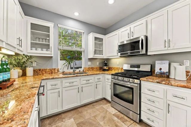 7427 Healis Place, San Diego, CA 92129