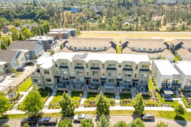 2377 W Summit Pkwy, Spokane, WA 99201