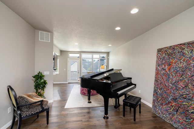 2377 W Summit Pkwy, Spokane, WA 99201