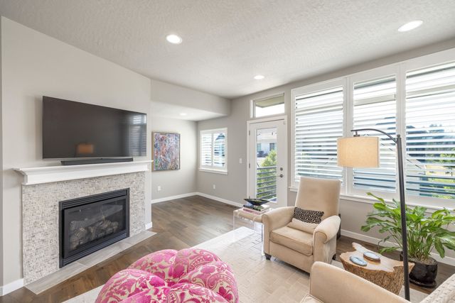 2377 W Summit Pkwy, Spokane, WA 99201