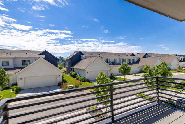 2377 W Summit Pkwy, Spokane, WA 99201
