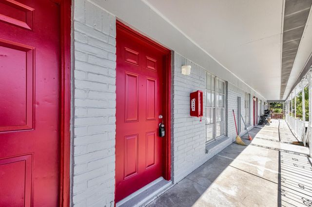 3040 Golfcrest Boulevard 4, Houston, TX 77087