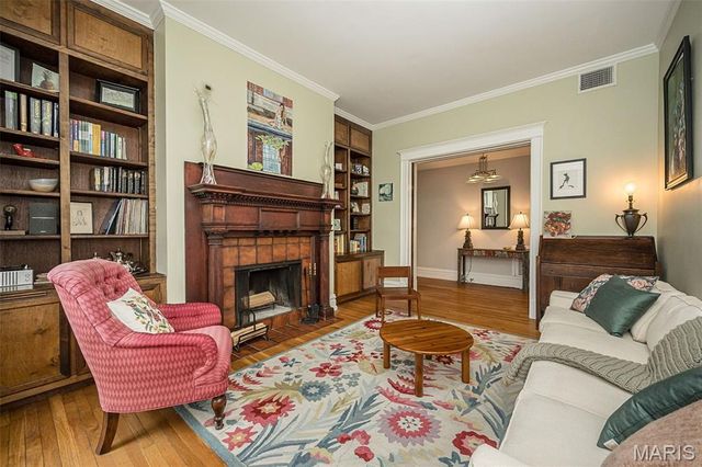 19 N Taylor Avenue 2N, St Louis, MO 63108