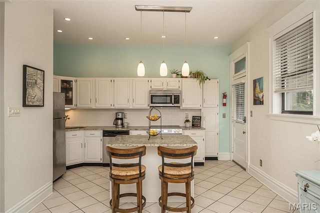 19 N Taylor Avenue 2N, St Louis, MO 63108