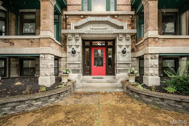 19 N Taylor Avenue 2N, St Louis, MO 63108