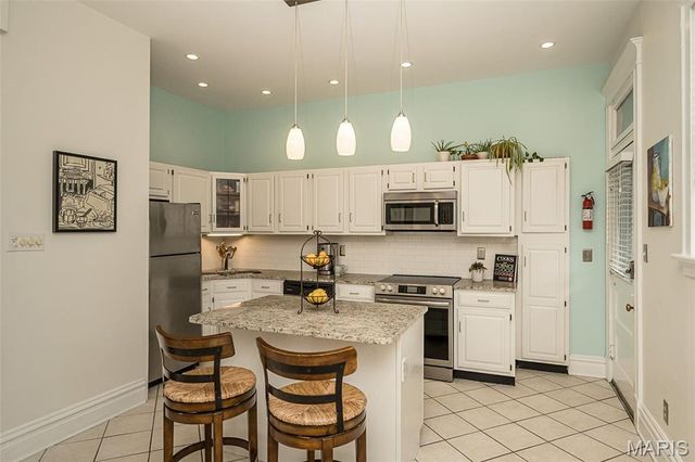 19 N Taylor Avenue 2N, St Louis, MO 63108