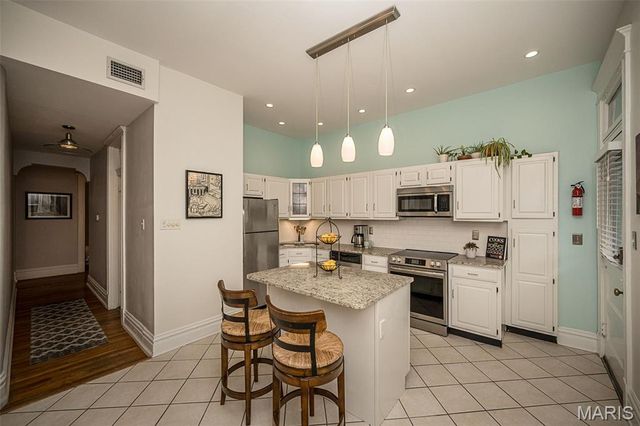 19 N Taylor Avenue 2N, St Louis, MO 63108