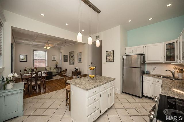 19 N Taylor Avenue 2N, St Louis, MO 63108