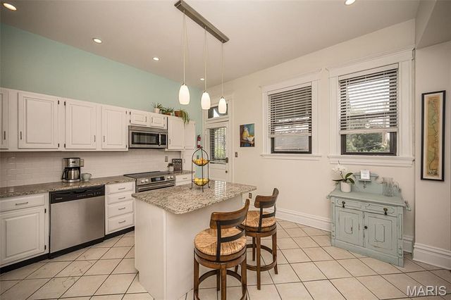 19 N Taylor Avenue 2N, St Louis, MO 63108