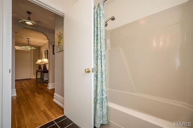 19 N Taylor Avenue 2N, St Louis, MO 63108