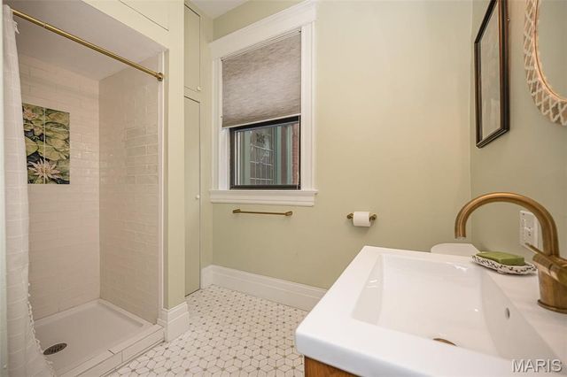 19 N Taylor Avenue 2N, St Louis, MO 63108