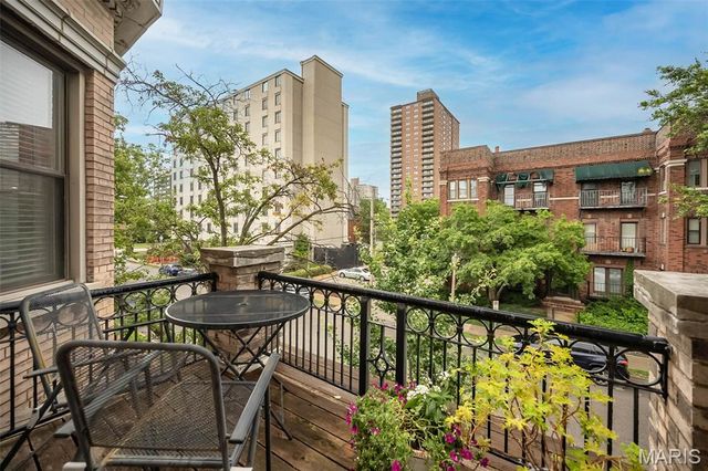 19 N Taylor Avenue 2N, St Louis, MO 63108