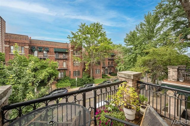 19 N Taylor Avenue 2N, St Louis, MO 63108