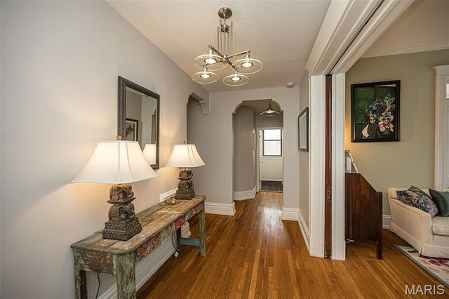 19 N Taylor Avenue 2N, St Louis, MO 63108
