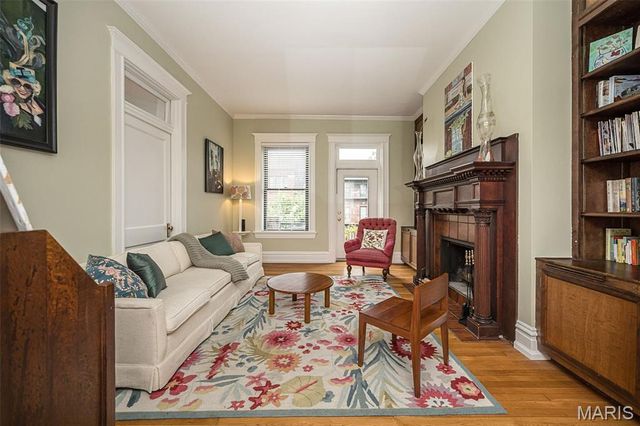 19 N Taylor Avenue 2N, St Louis, MO 63108