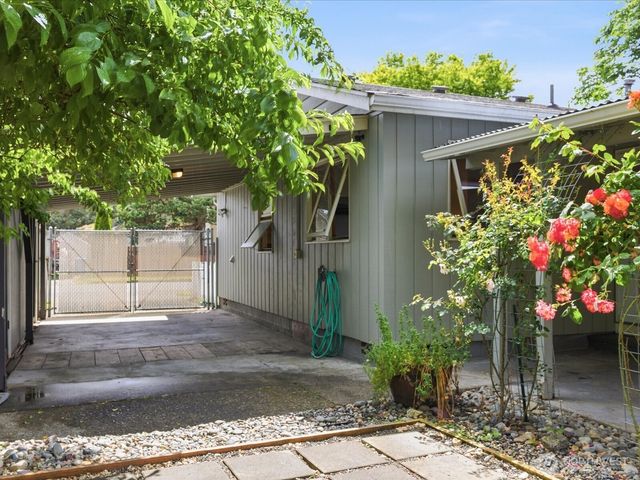 301 W Plum Street, Centralia, WA 98531