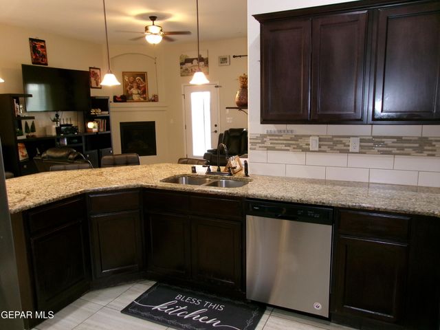 824 CATERICK Street, El Paso, TX 79928