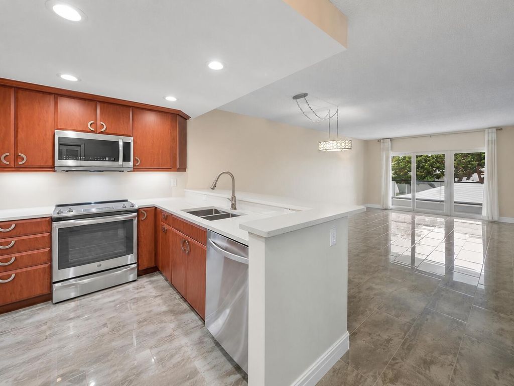 1500 S Ocean Boulevard 207, Lauderdale By The Sea, FL 33062