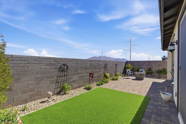 10026 Sangria Sunrise Avenue, Las Vegas, NV 89143