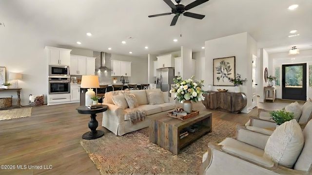 6661 Sago Palm Lane, Ocean Springs, MS 39564