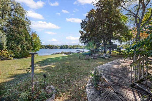 6351 Alden Court, West Bloomfield, MI 48324