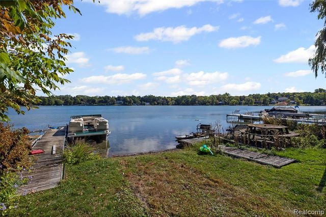 6351 Alden Court, West Bloomfield, MI 48324