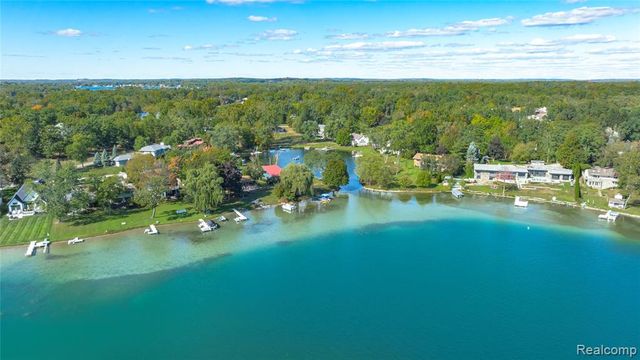 6351 Alden Court, West Bloomfield, MI 48324