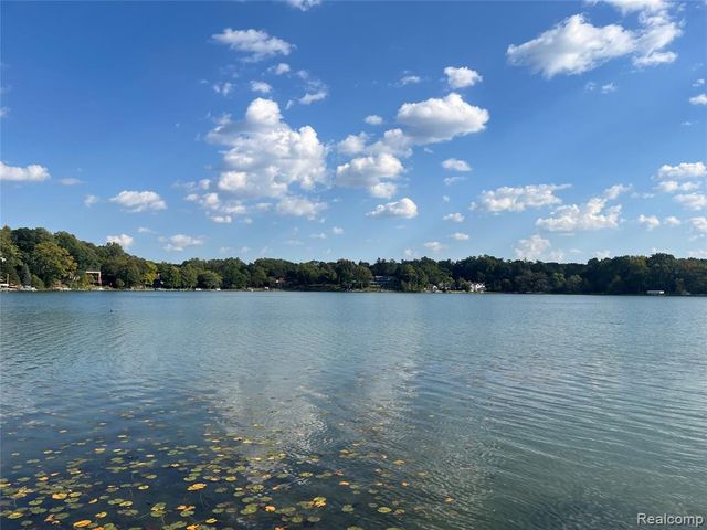 6351 Alden Court, West Bloomfield, MI 48324