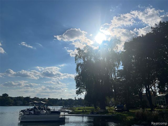 6351 Alden Court, West Bloomfield, MI 48324