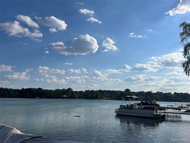 6351 Alden Court, West Bloomfield, MI 48324