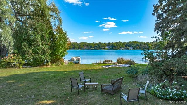 6351 Alden Court, West Bloomfield, MI 48324