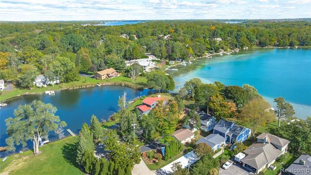 6351 Alden Court, West Bloomfield, MI 48324