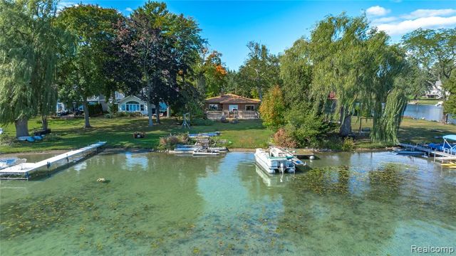 6351 Alden Court, West Bloomfield, MI 48324