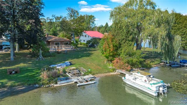 6351 Alden Court, West Bloomfield, MI 48324