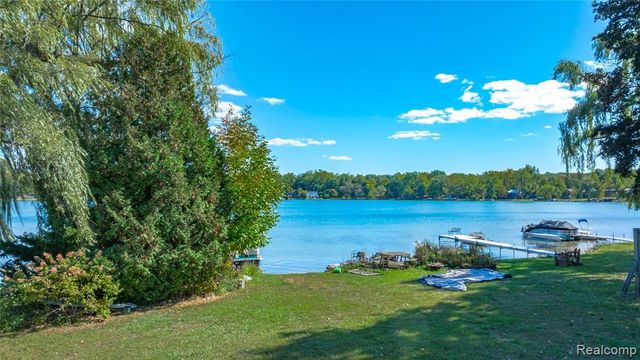 6351 Alden Court, West Bloomfield, MI 48324