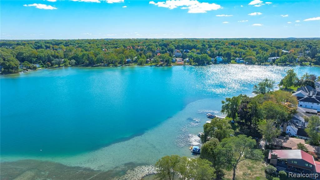 6351 Alden Court, West Bloomfield, MI 48324