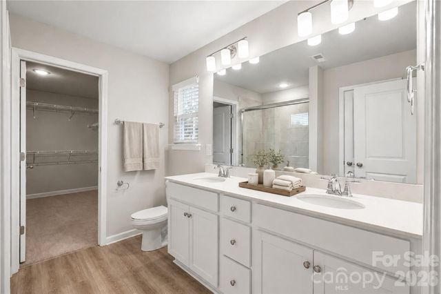 2239 Dardan Woods Drive, Charlotte, NC 28215