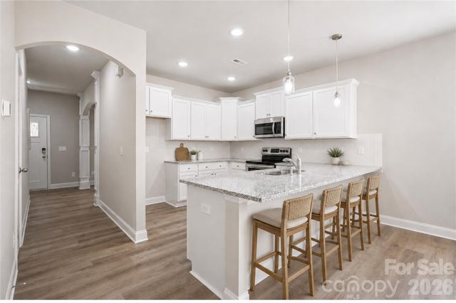 2239 Dardan Woods Drive, Charlotte, NC 28215