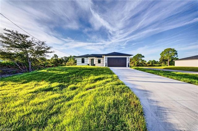 2621 40th ST W, Lehigh Acres, FL 33971
