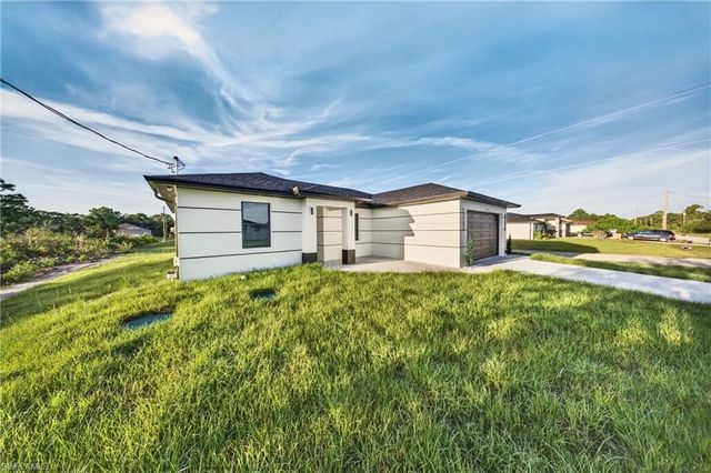 2621 40th ST W, Lehigh Acres, FL 33971