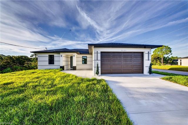 2621 40th ST W, Lehigh Acres, FL 33971