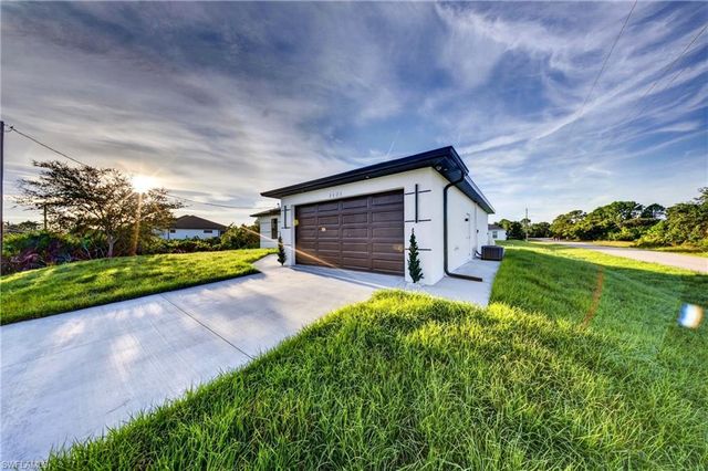 2621 40th ST W, Lehigh Acres, FL 33971