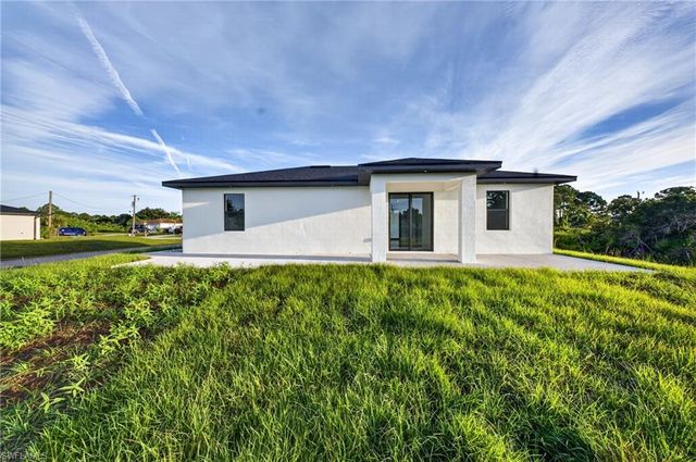 2621 40th ST W, Lehigh Acres, FL 33971