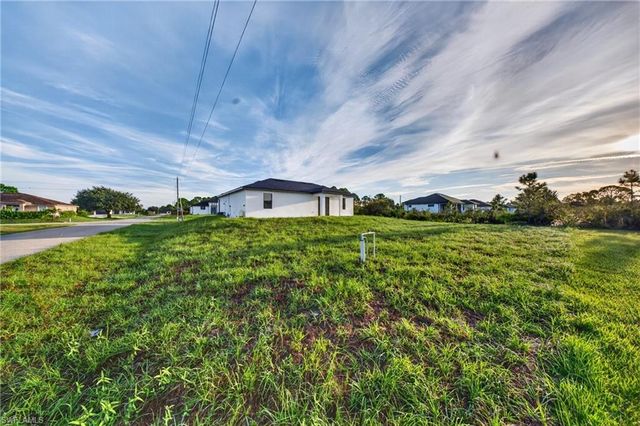 2621 40th ST W, Lehigh Acres, FL 33971